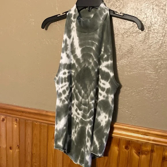 NWT Chaser Green and White Top - Picture 1 of 4